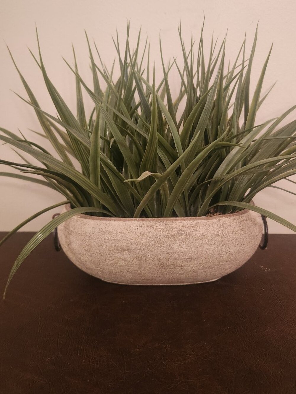 Decorative Planter Artificial Grass Arrangement is an oval-shaped ceramic bowl